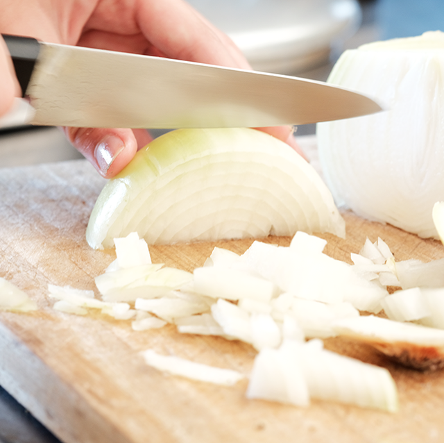 how to cut onions without crying