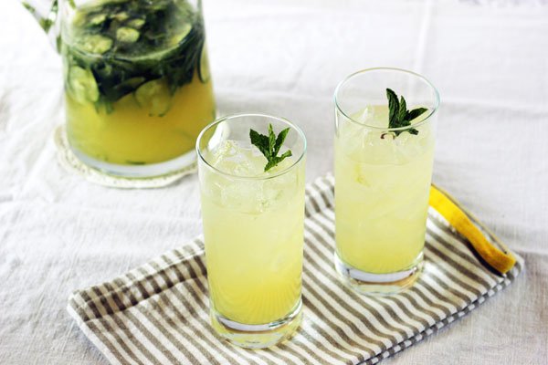 boozy mint lemonade