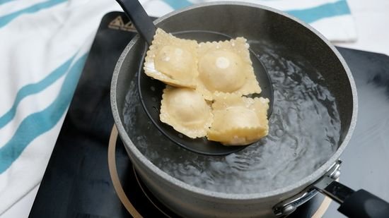 Cook-Ravioli-on stove-kookybakes.com