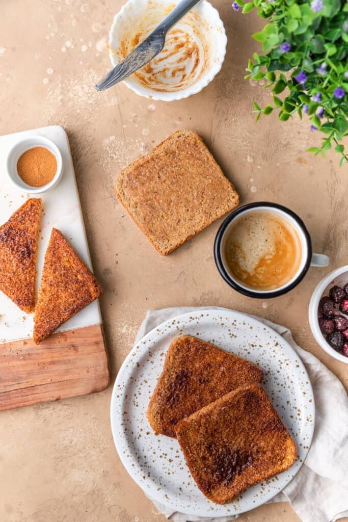 air fryer toasted bread with sauce-kookybakes.com