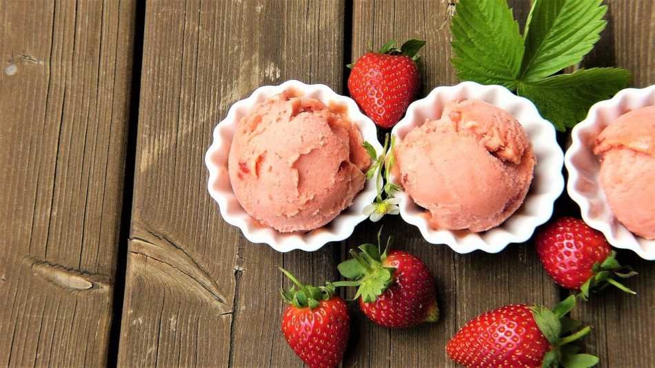 why-does-my-ice-cream-have-a-grainy-texture-strawberry flavor-kookybakes.com