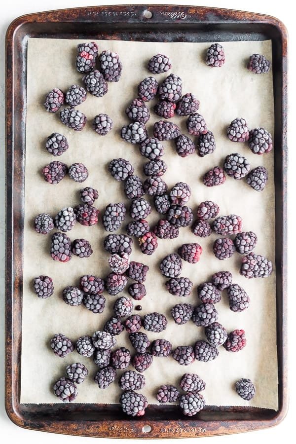 how-to-freeze-blackberries in tray-kookybakes.com