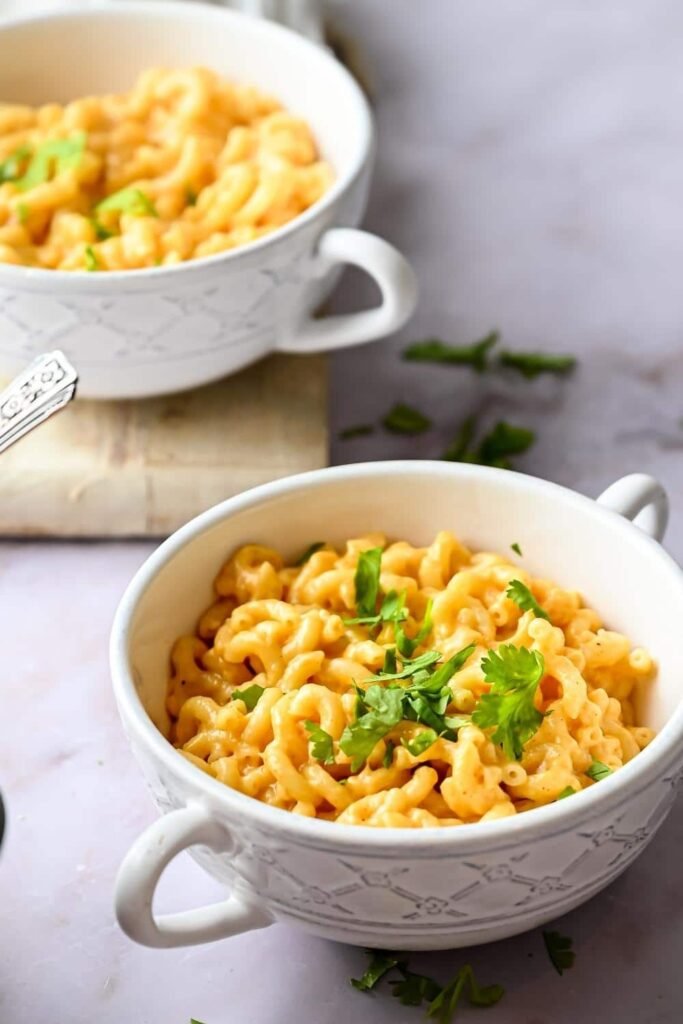 Outback-Mac-and-Cheese-in serving cups garnished with cilantro-kookybakes.com